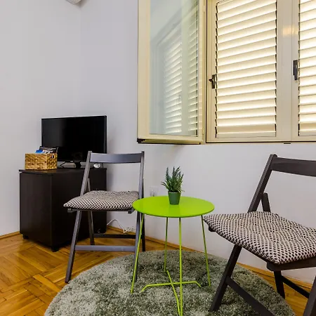 ゲストハウス The Point 3*